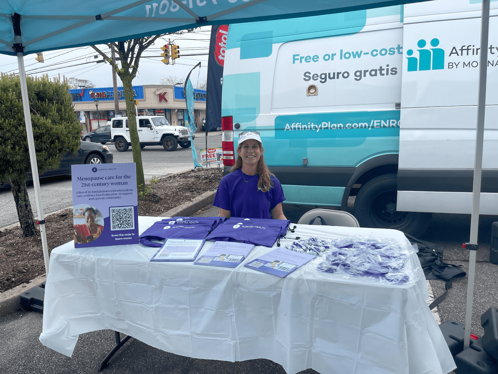Image of Elektra's Chief Financial Officer tabling at Molina health fair